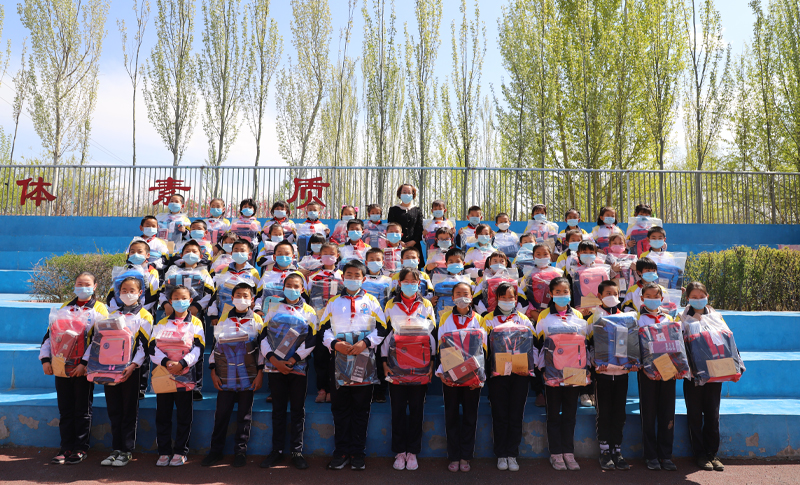 2020年4月 新葳集团走进“青海省贵德县河阴寄宿制学校”
